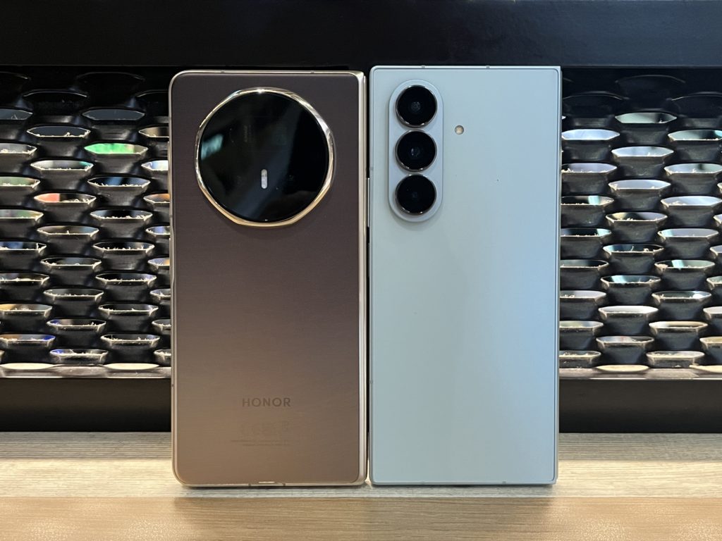 Honor Magic V5 vs Samsung Galaxy Z Fold7 Design -1