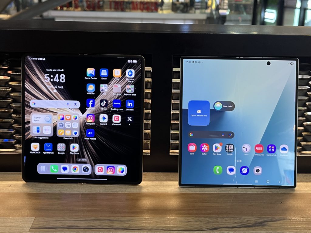 Honor Magic V5 vs Samsung Galaxy Z Fold7 Design -3