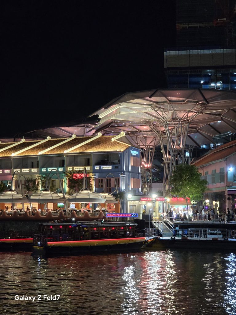 Samsung Galaxy Z Fold7 Night Mode